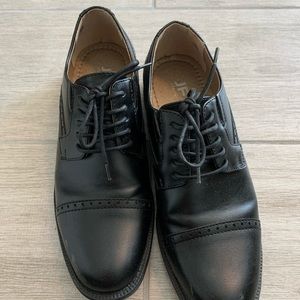 Black dress shoes